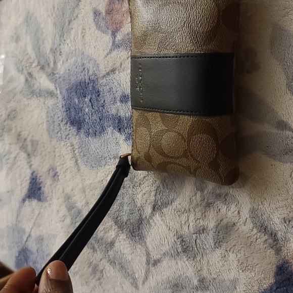 Coach Wristlet. - Picture 3 of 5